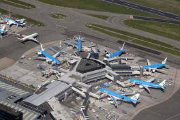 В аэропорту Амстердама человека засосало в двигатель самолета - Подробности трагедии 