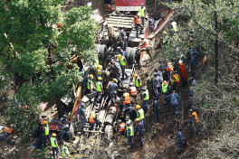 В Индии автобус с паломниками упал в ущелье: десятки погибших и раненых