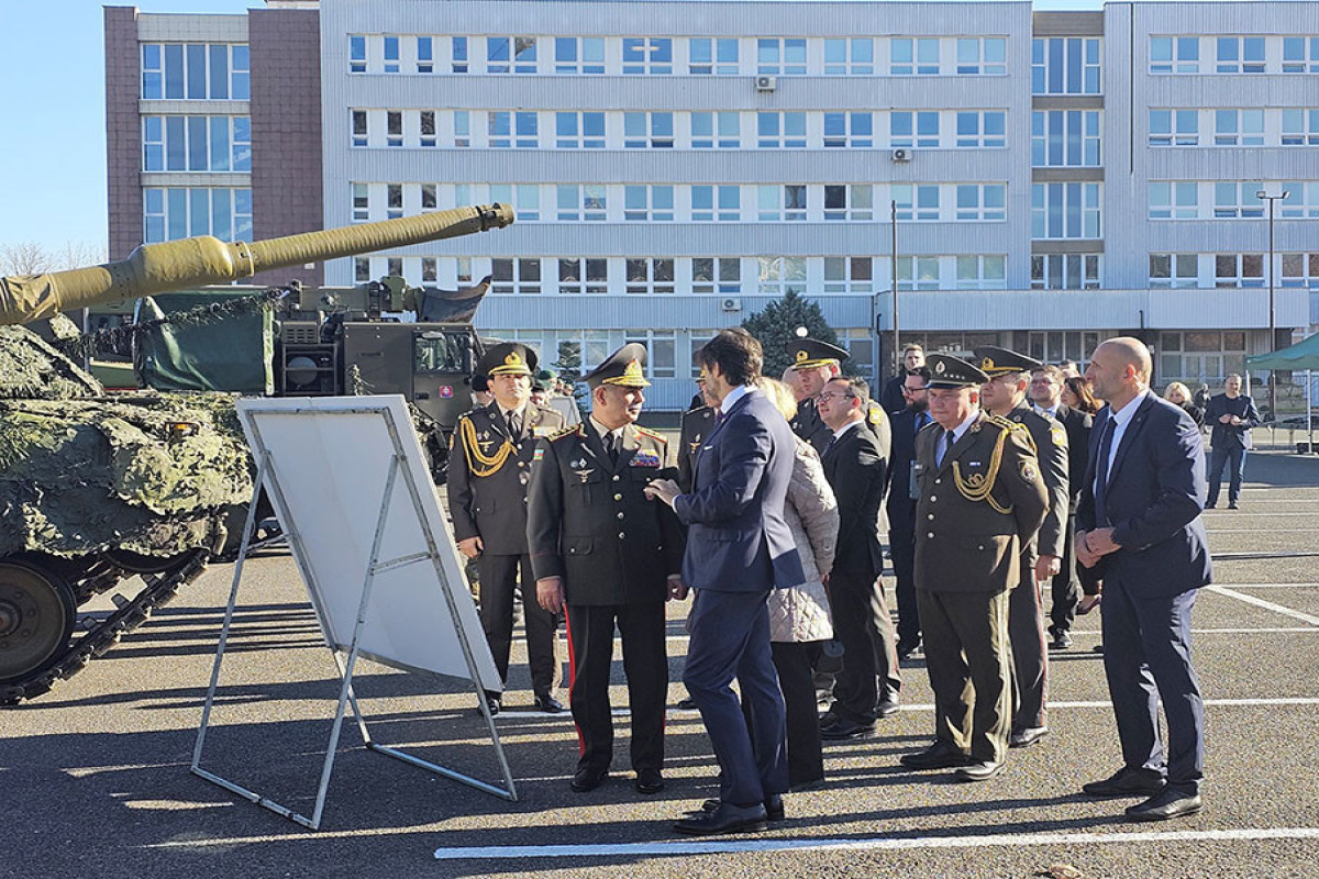 Министр обороны Азербайджана посетил Словакию с официальным визитом-ФОТО 