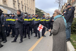 В Тбилиси полиция вытеснила участников протеста с проспекта Чавчавадзе