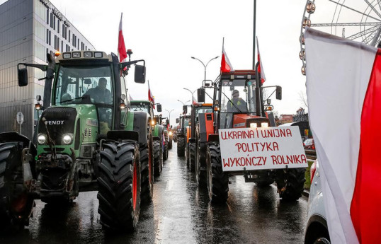 Польские фермеры до конца года  заблокировали движение украинских грузовиков