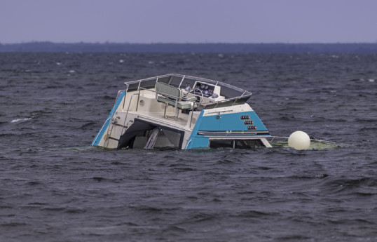 Трагедия в Красном море: 17 человек пропали после крушения яхты