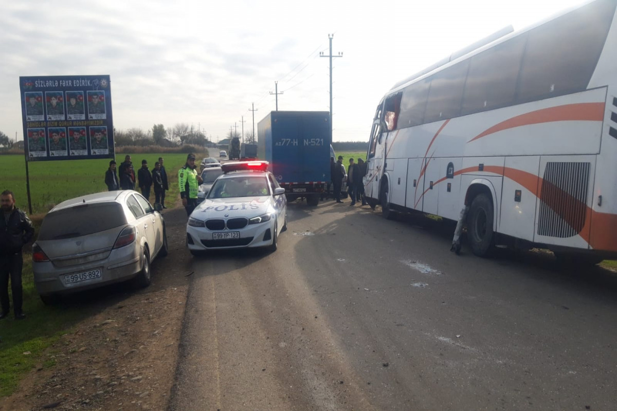 Столкновение автобуса и "КамАЗа" на трассе Нахчыван–Баку: есть пострадавшие -ФОТО 