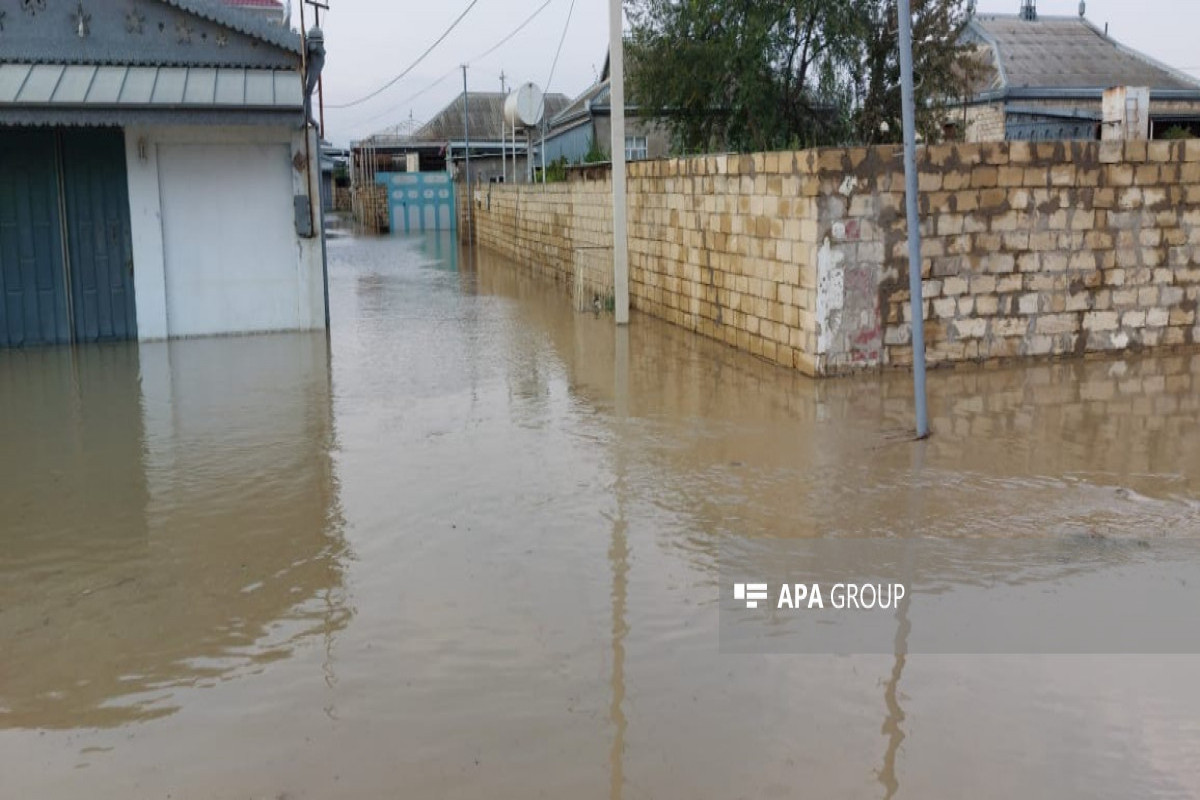 Ливневые дожди в Гаджигабуле нарушили транспортное сообщение и затопили дома-ФОТО -ОБНОВЛЕНО 