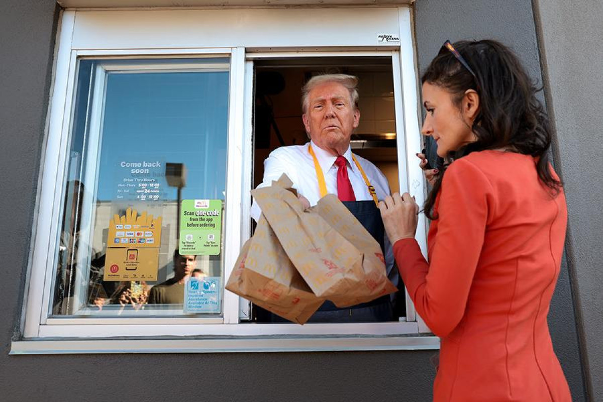 Трамп попробовал себя в роли сотрудника McDonald's-ВИДЕО