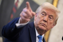 Трамп приказал переместить две подводные лодки США  из-за слов Медведева