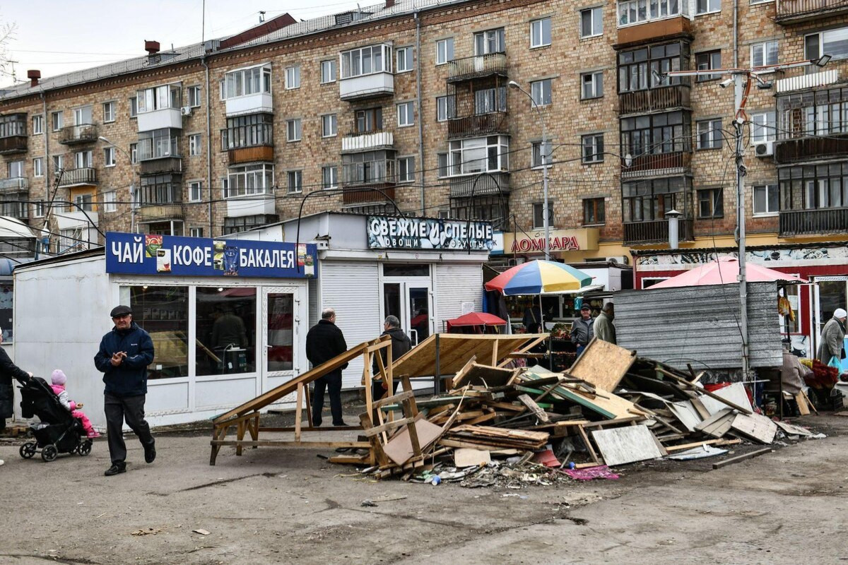В Свердловске снесли рынок азербайджанских торговцев