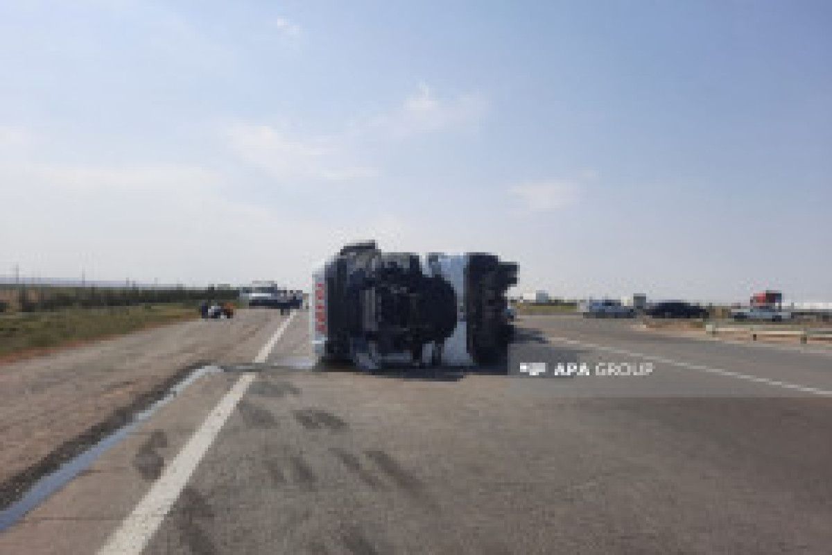 Авария на 85-м км трассы Баку–Газах: грузовик потерял управление-ФОТО 