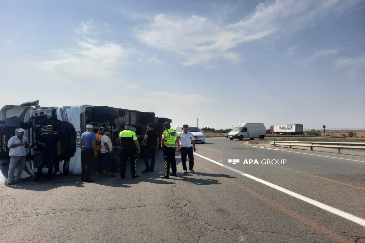 Авария на 85-м км трассы Баку–Газах: грузовик потерял управление-ФОТО 