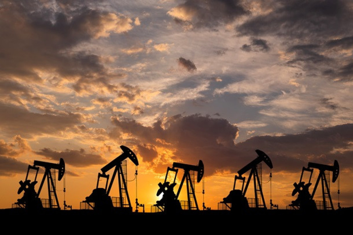 Цены на нефть снижаются на фоне решений ОПЕК+ и слабой статистики из США