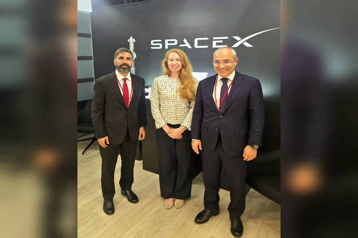 Джаббаров встретился с вице-президентом SpaceX