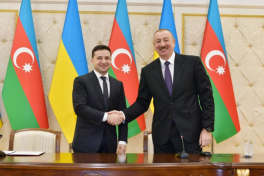Президент Украины Владимир Зеленский поздравил Президента Ильхама Алиева