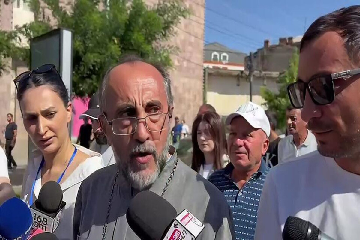 В Армении отказали в освобождении архиепископа Аджапахяна