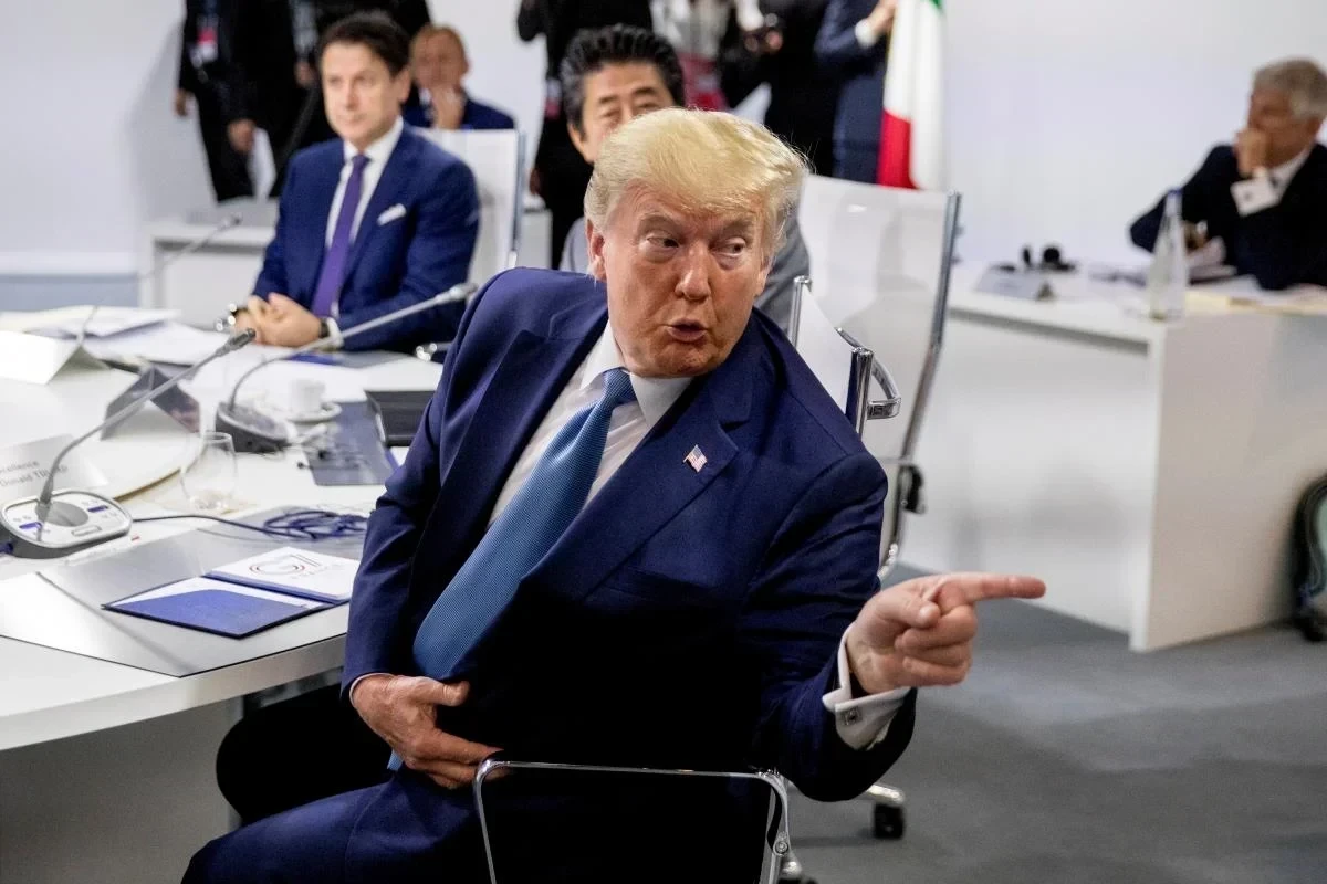 Трамп ответил на критику по поводу своей встречи с Путиным: Это глупая война Байдена