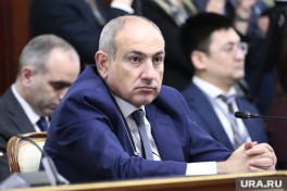 СМИ: Швейцария проверяет счета Пашиняна и его семьи