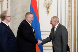 Вице-премьер России Оверчук встретился с Пашиняном