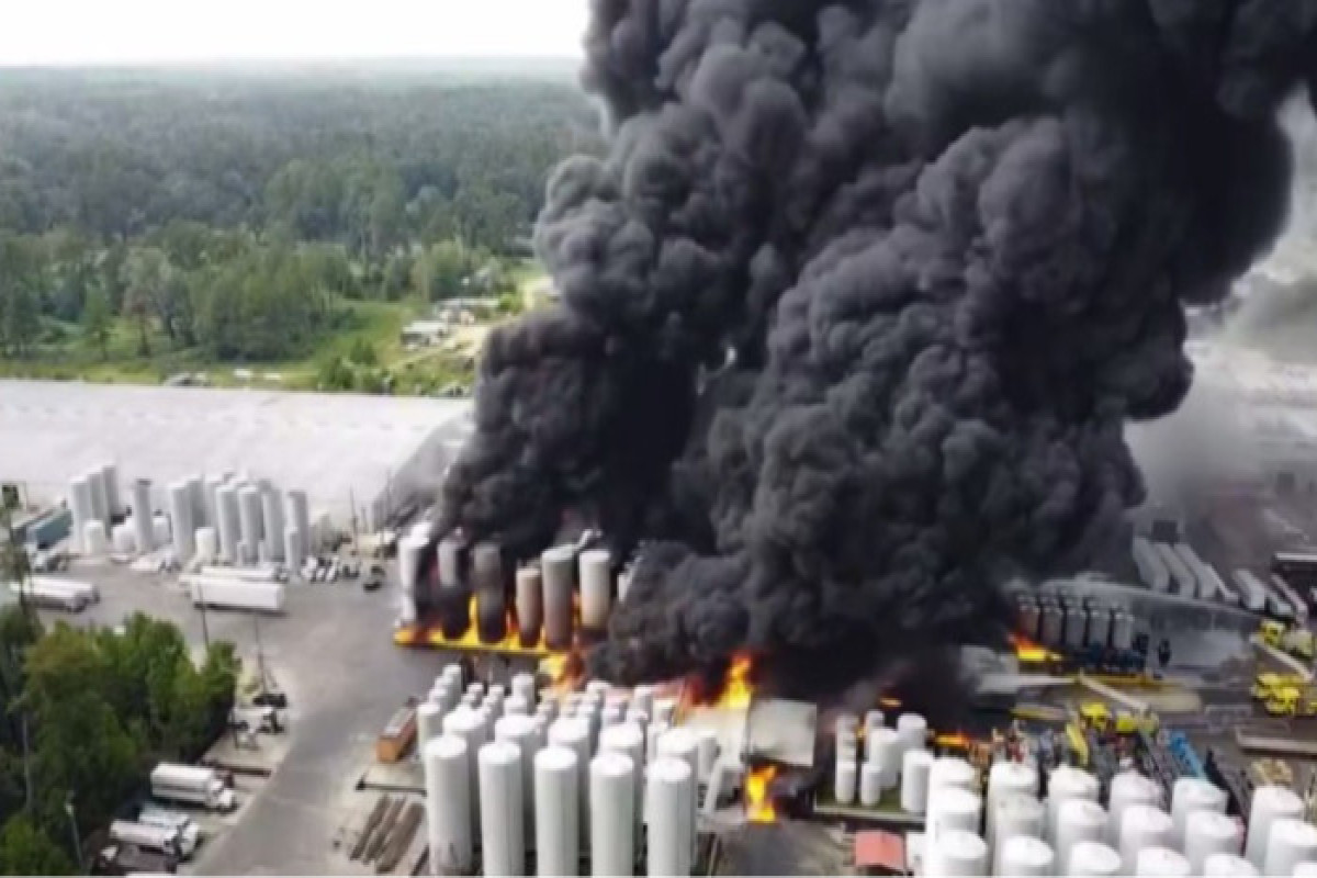 В Луизиане горит нефтеперерабатывающий завод Smitty's Supply, жителей эвакуируют
