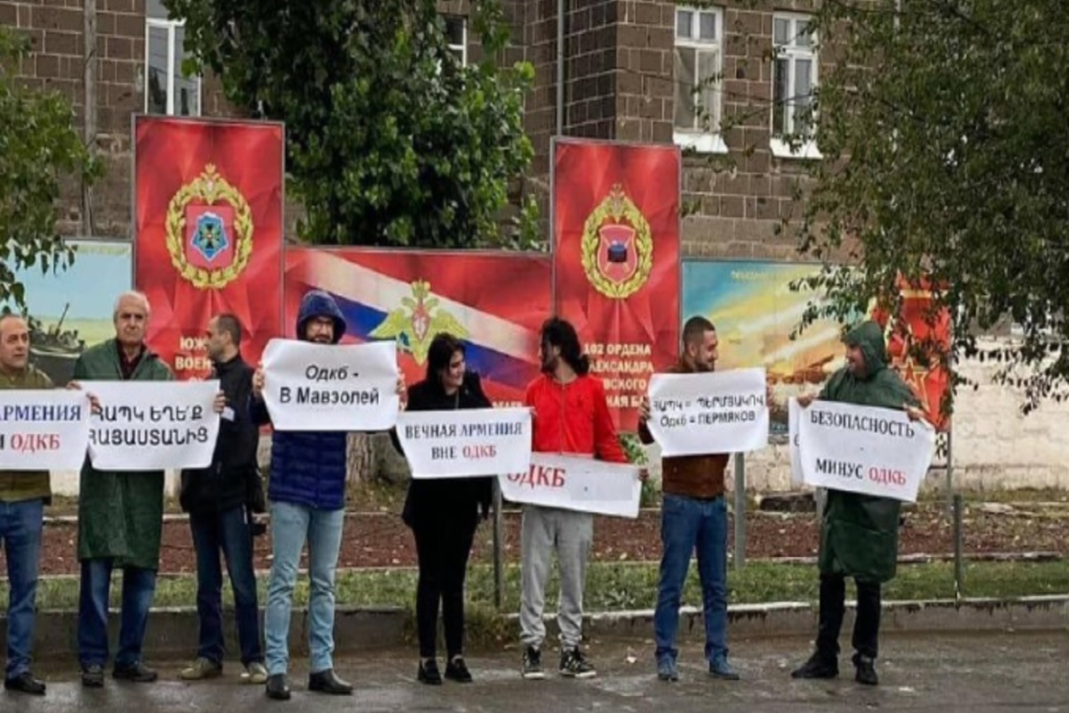 В Гюмри протестуют против присутствия российской военной базы