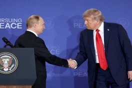 Путин: С приходом Трампа в отношениях РФ и США замаячил "свет в конце тоннеля"