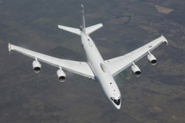 США направили в Гренландию самолет для управления подлодками