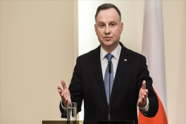 Польский лидер требует приравнять бандеровскую символику к фашистской