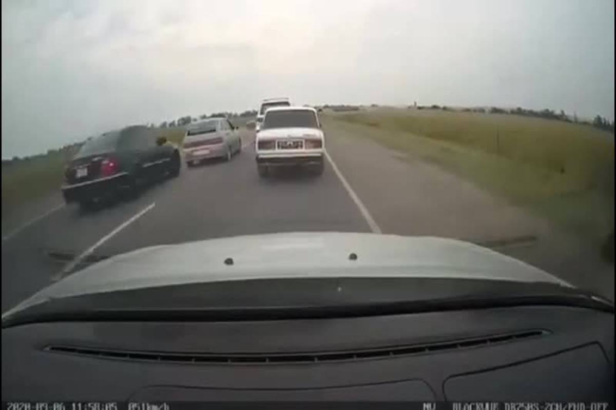 В Гяндже столкнулись автомобили, ехавшие на свадьбу