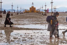 В Неваде ураганный ветер накрыл фестиваль Burning Man