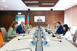 Замминистра экономики провел встречу с представителем ЕИБ