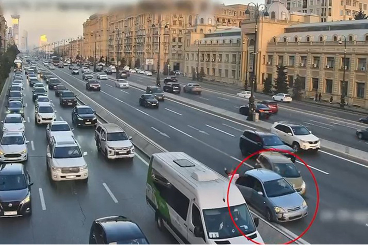 Кадры очередного ДТП из-за серьезной ошибки водителя такси-ВИДЕО 