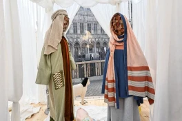 «Инклюзивный» вертеп в Брюсселе вызвал скандал и споры-ВИДЕО 