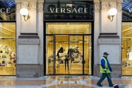 Prada завершила покупку Versace почти за $1,4 млрд