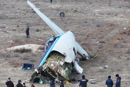 Минтранс Казахстана сообщил о завершении расследования крушения самолета AZAL под Актау