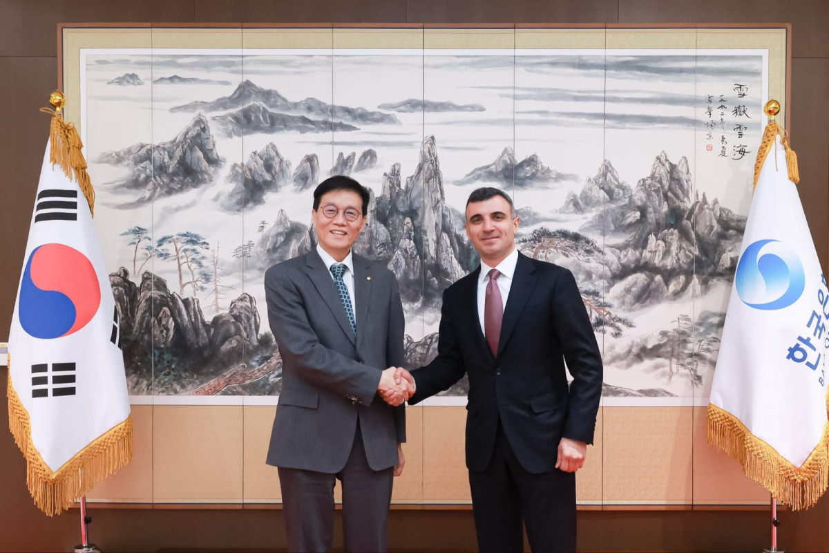 Глава Центробанка Азербайджана провел встречу с председателем Банка Кореи