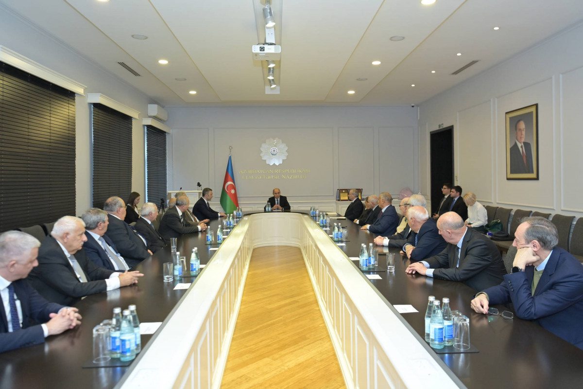 Эмин Амруллаев наградил ученых, отмеченных к 80-летию НАНА-ФОТО 