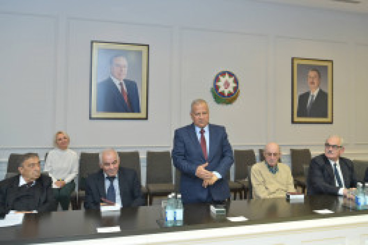 Эмин Амруллаев наградил ученых, отмеченных к 80-летию НАНА-ФОТО 