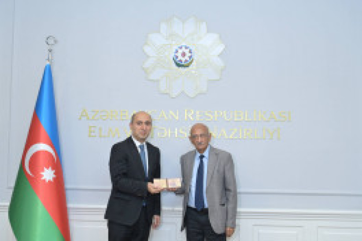 Эмин Амруллаев наградил ученых, отмеченных к 80-летию НАНА-ФОТО 