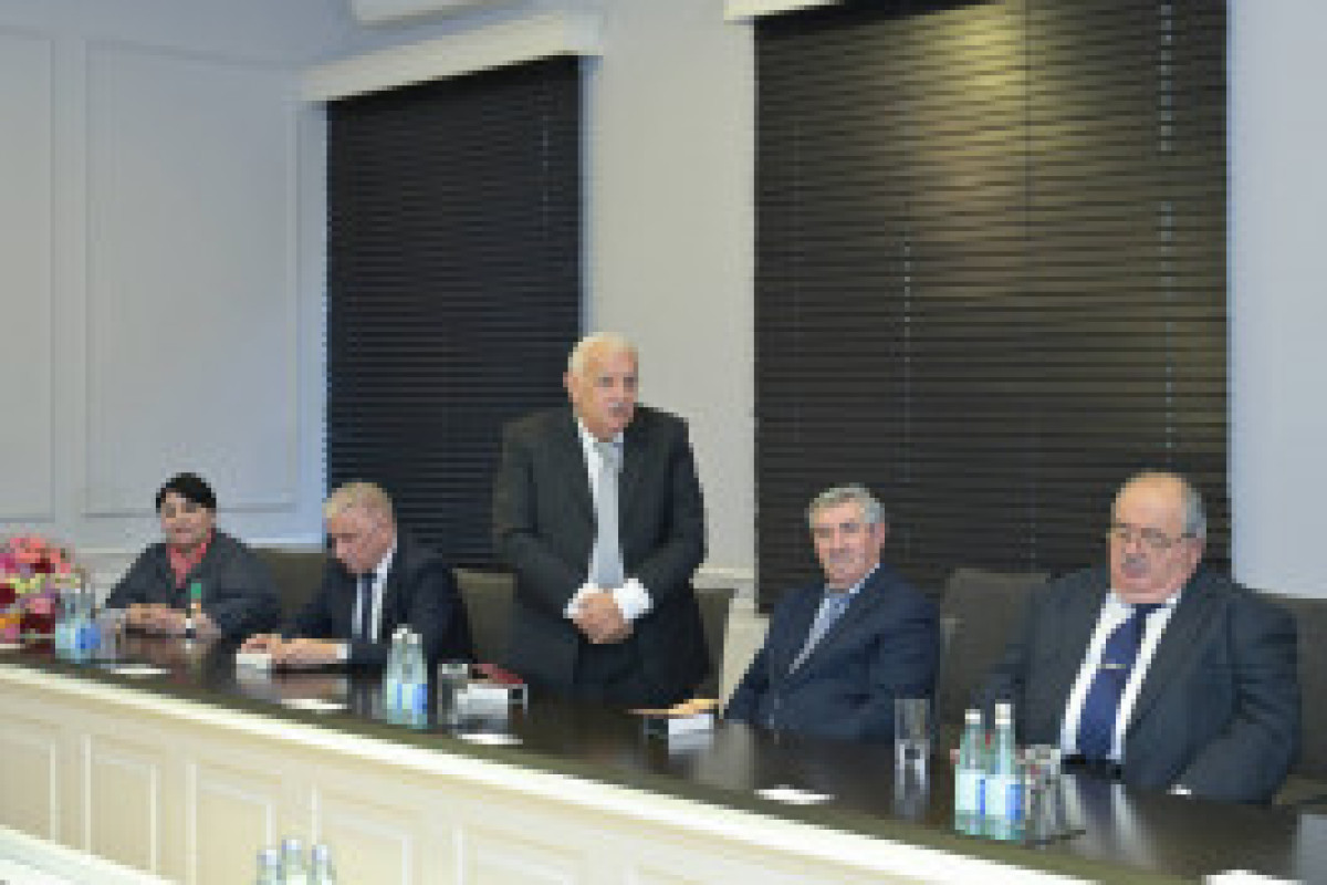 Эмин Амруллаев наградил ученых, отмеченных к 80-летию НАНА-ФОТО 