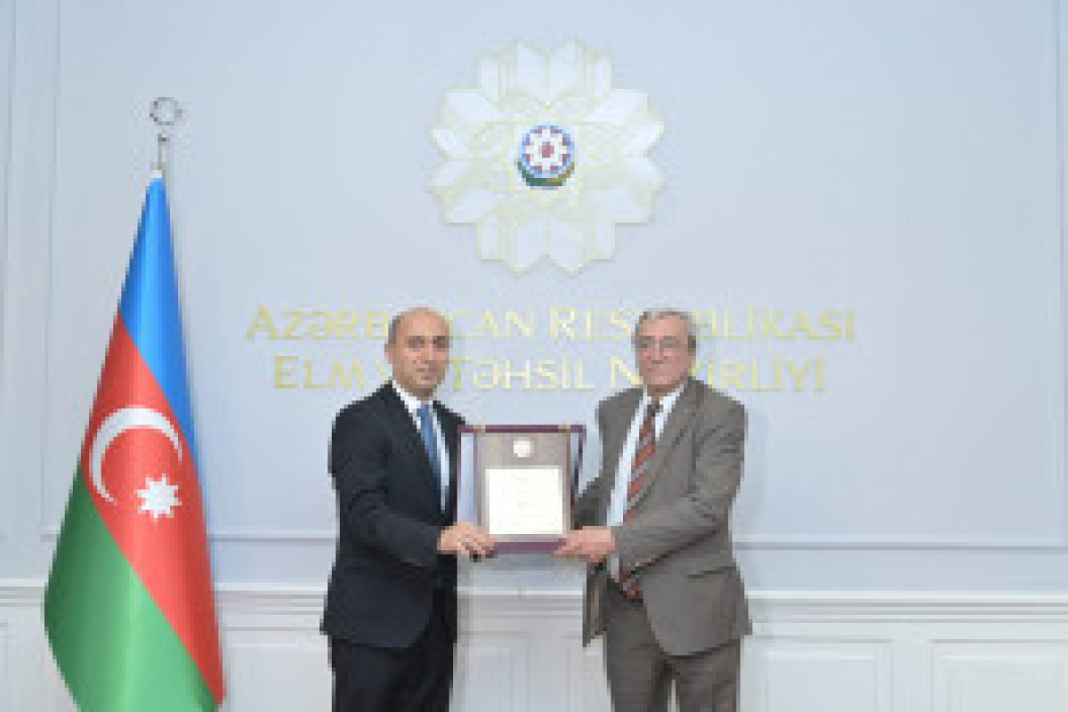 Эмин Амруллаев наградил ученых, отмеченных к 80-летию НАНА-ФОТО 