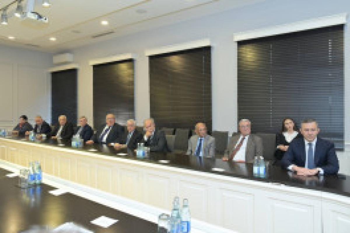 Эмин Амруллаев наградил ученых, отмеченных к 80-летию НАНА-ФОТО 