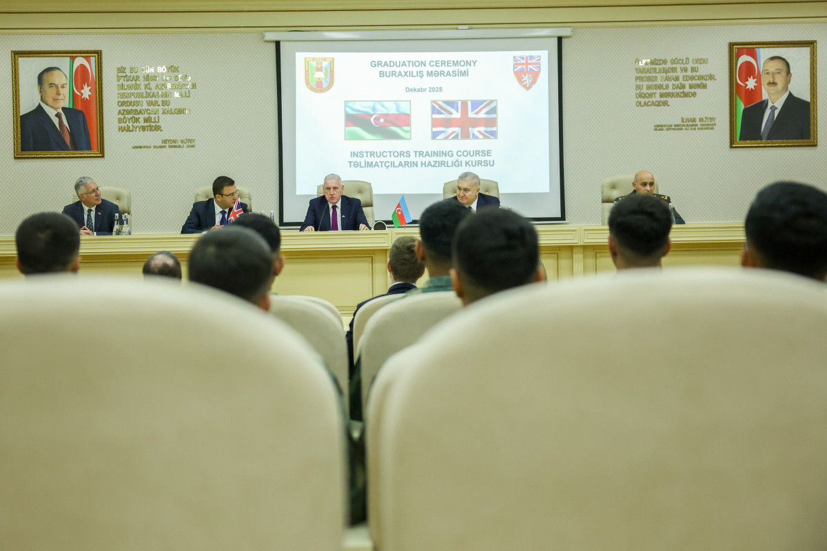 Министр обороны Великобритании совершил визит в Баку-ФОТО 