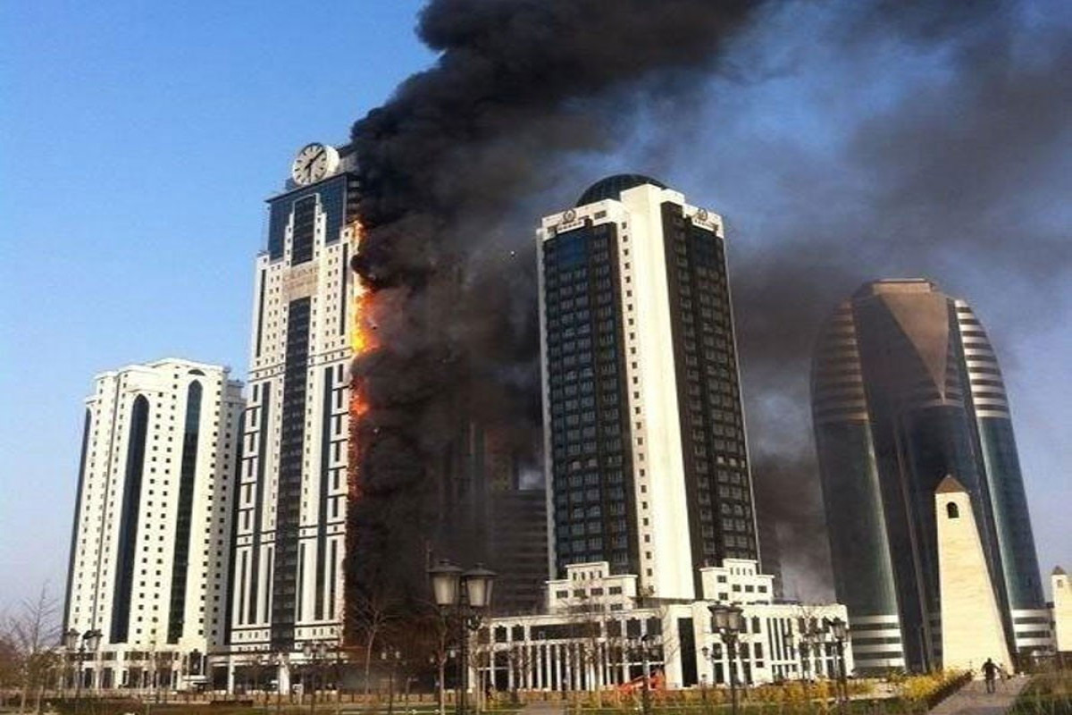 Удар БПЛА пришелся по небоскребу в центре Грозного-ВИДЕО 