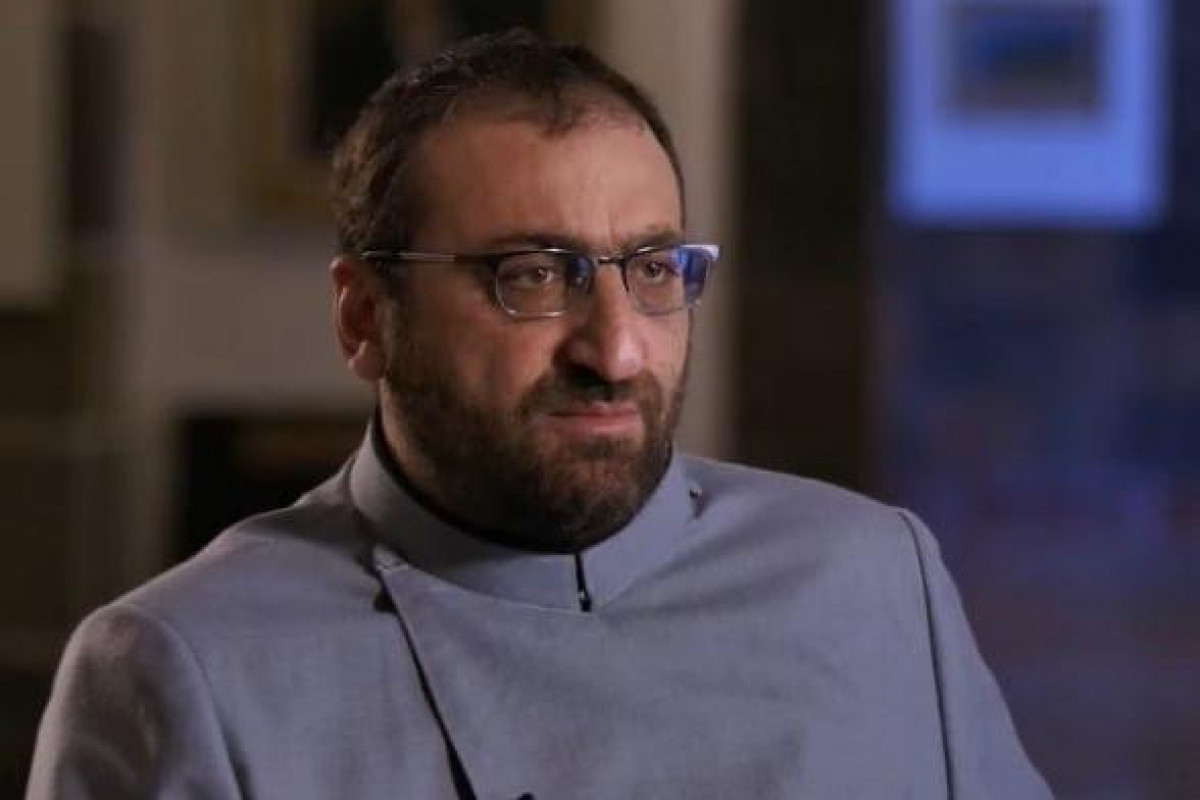 Суд в Армении заключил архиепископа Хачатряна под стражу на два месяца