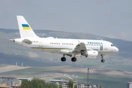 СМИ: У самолета Зеленского в Ирландии заметили неопознанные дроны