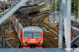 В Таиланде локомотив протаранил пассажирский состав с туристами