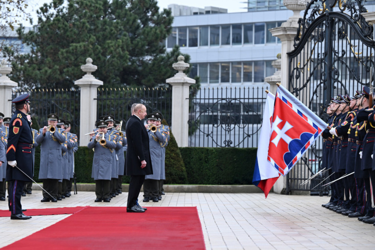 В Братиславе прошла официальная церемония встречи Президента Ильхама Алиева -ФОТО 