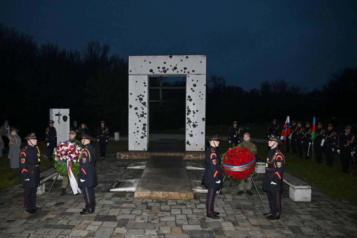 Президенты Азербайджана и Словакии посетили мемориал «Ворота Свободы» в Братиславе