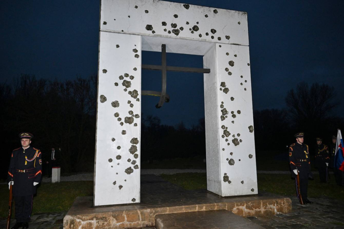 Президенты Азербайджана и Словакии посетили мемориал «Ворота Свободы» в Братиславе