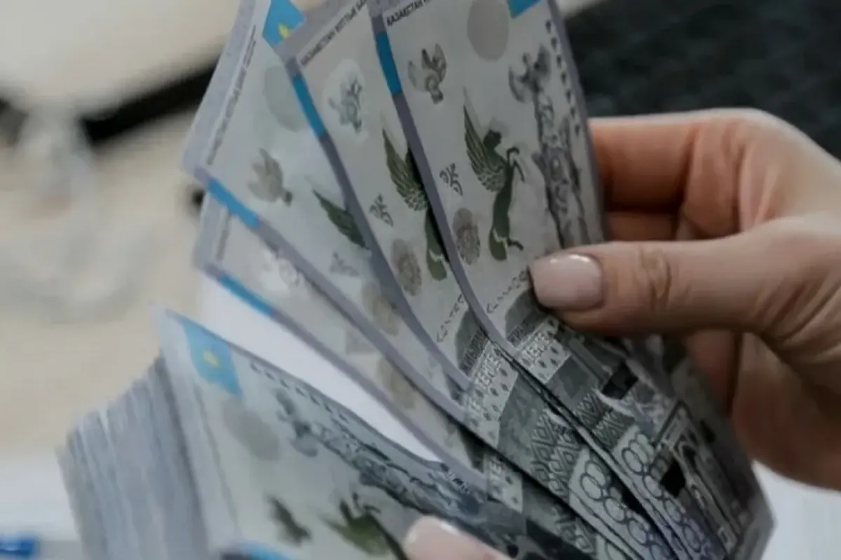 Казахстан потерял второе место в ЕАЭС по уровню доходов: реальные зарплаты ушли в минус 