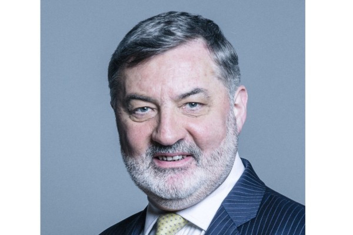 Лорд Джон Олдердейс готовится к визиту в Азербайджан