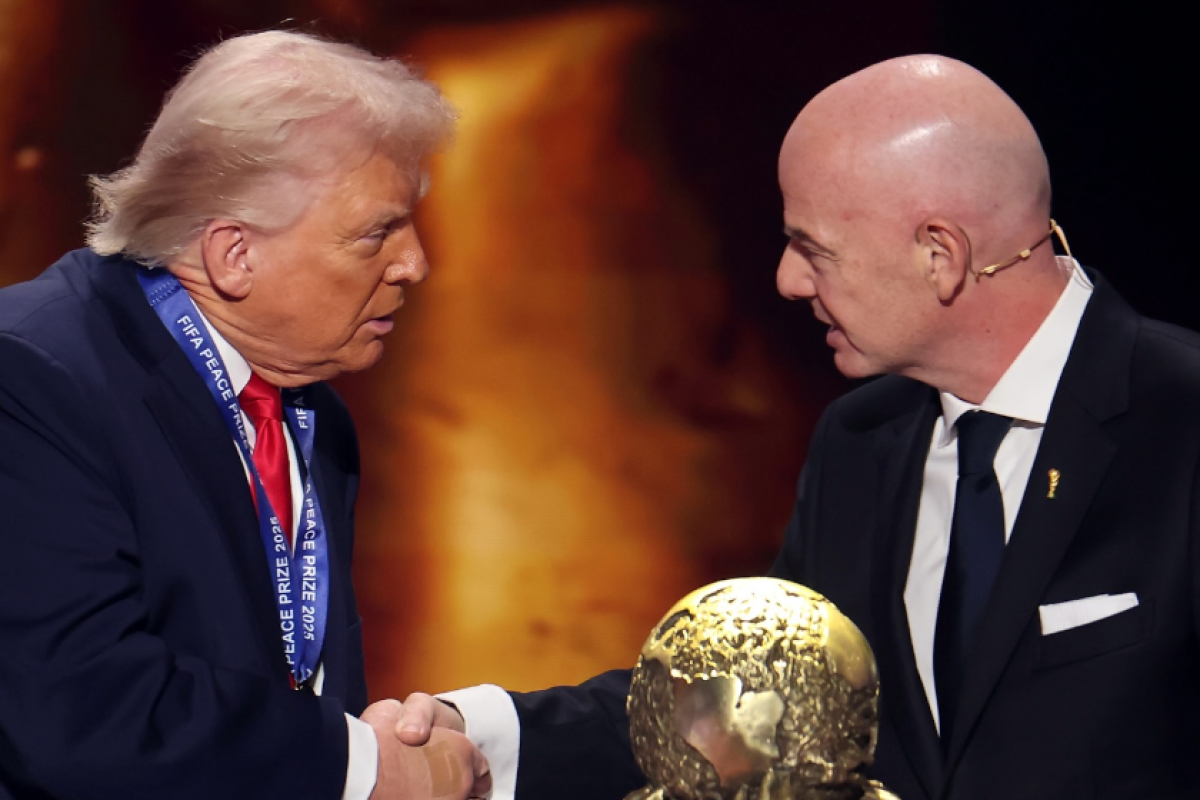 На Инфантино подали жалобу в ФИФА из-за премии, врученной Трампу